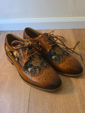 Justin Reess Womens Floral Brogue Lace-Up Dress Shoes - Tan